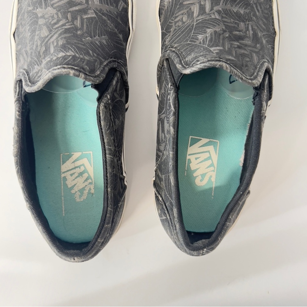 Vans Women’s 7.5 Gray Tropical Leaf Patterned Slip-On Shoes - Picture 6 of 10